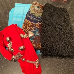 Lot of 4 scarves